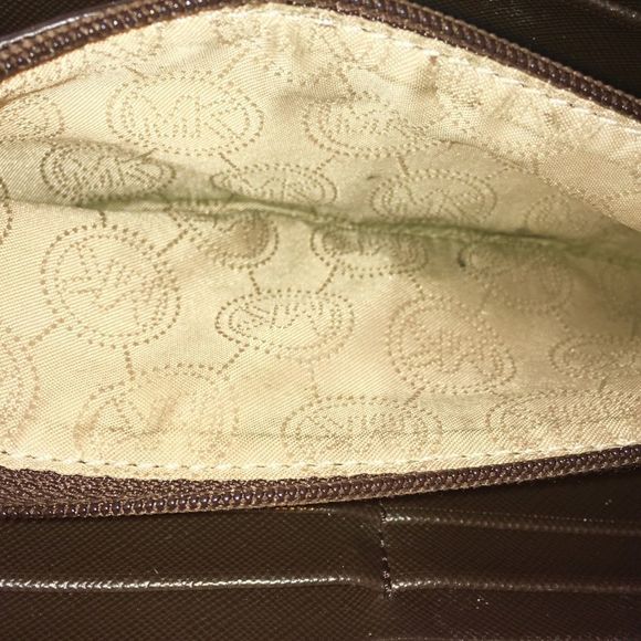 Michael Kors Brown Monogram Jet Set Zip Wallet - Picture 4 of 8